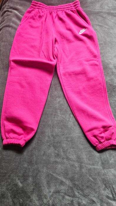 Spodnie dresowe marki NIKE. Nowe z metką