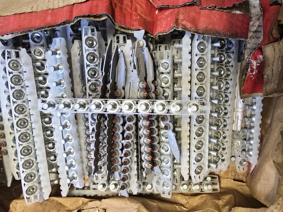 Pregos e fluminantes hilti