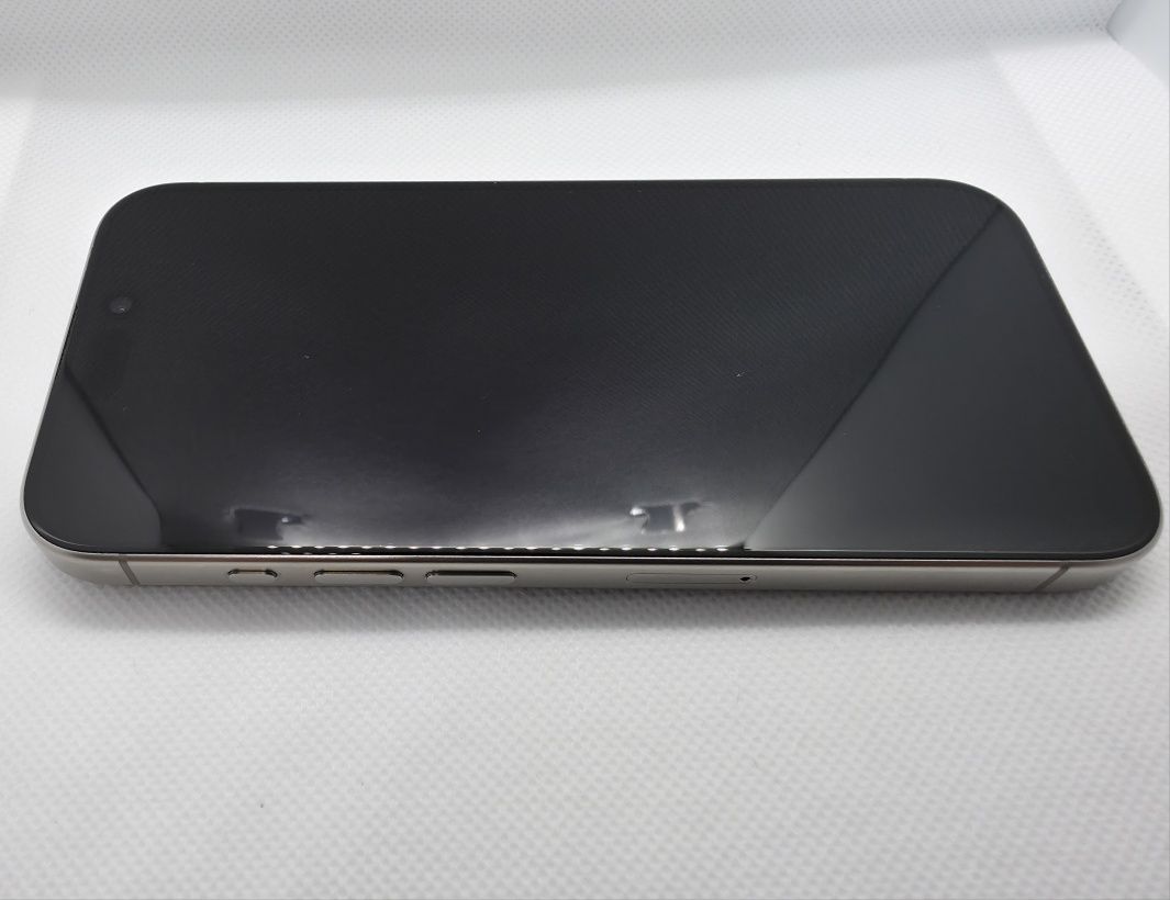 iPhone 15 Pro 128GB Titânio Natural (Cinzento)