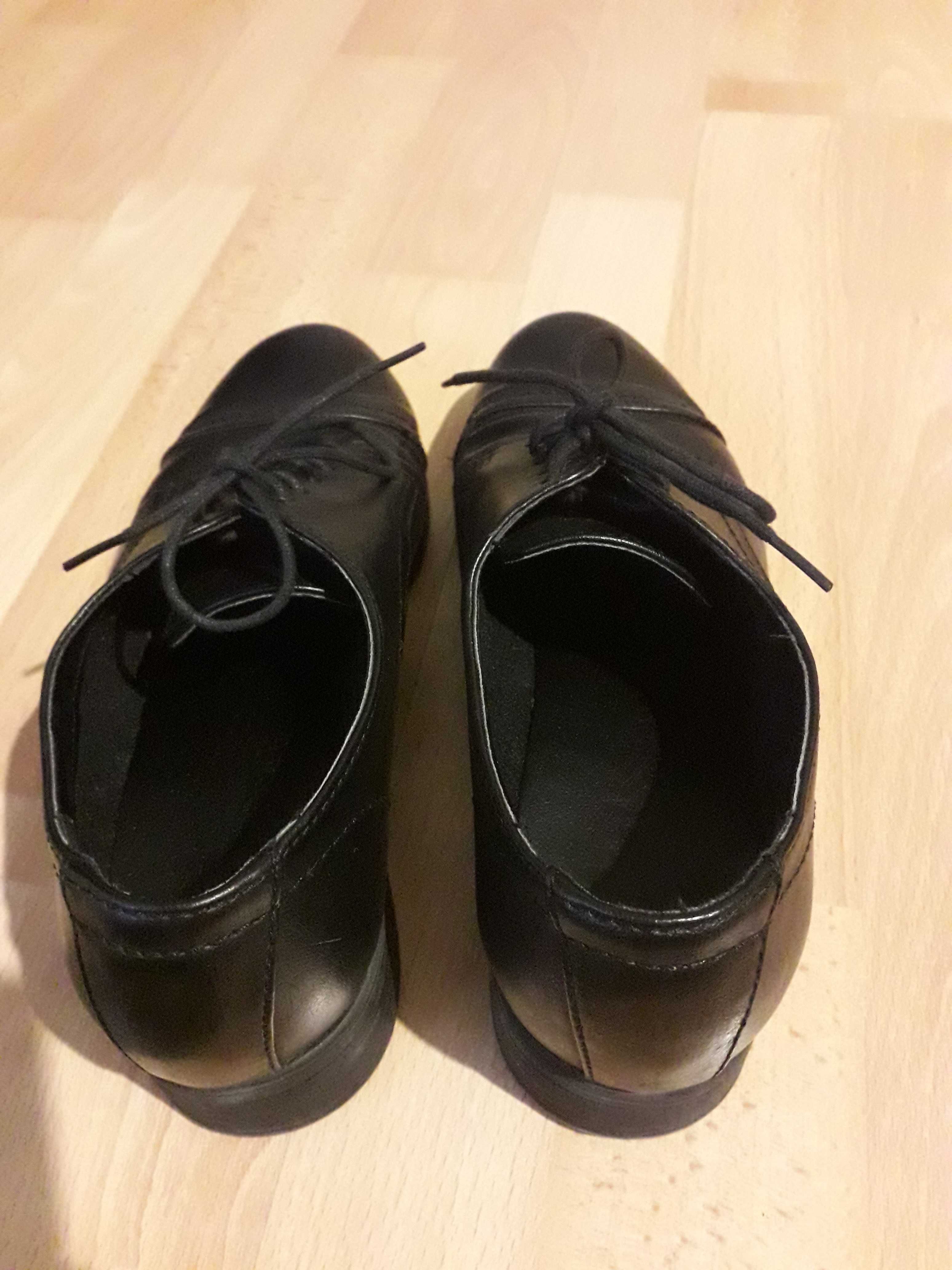 Eleganckie buty damskie na słupku rozmiar 37