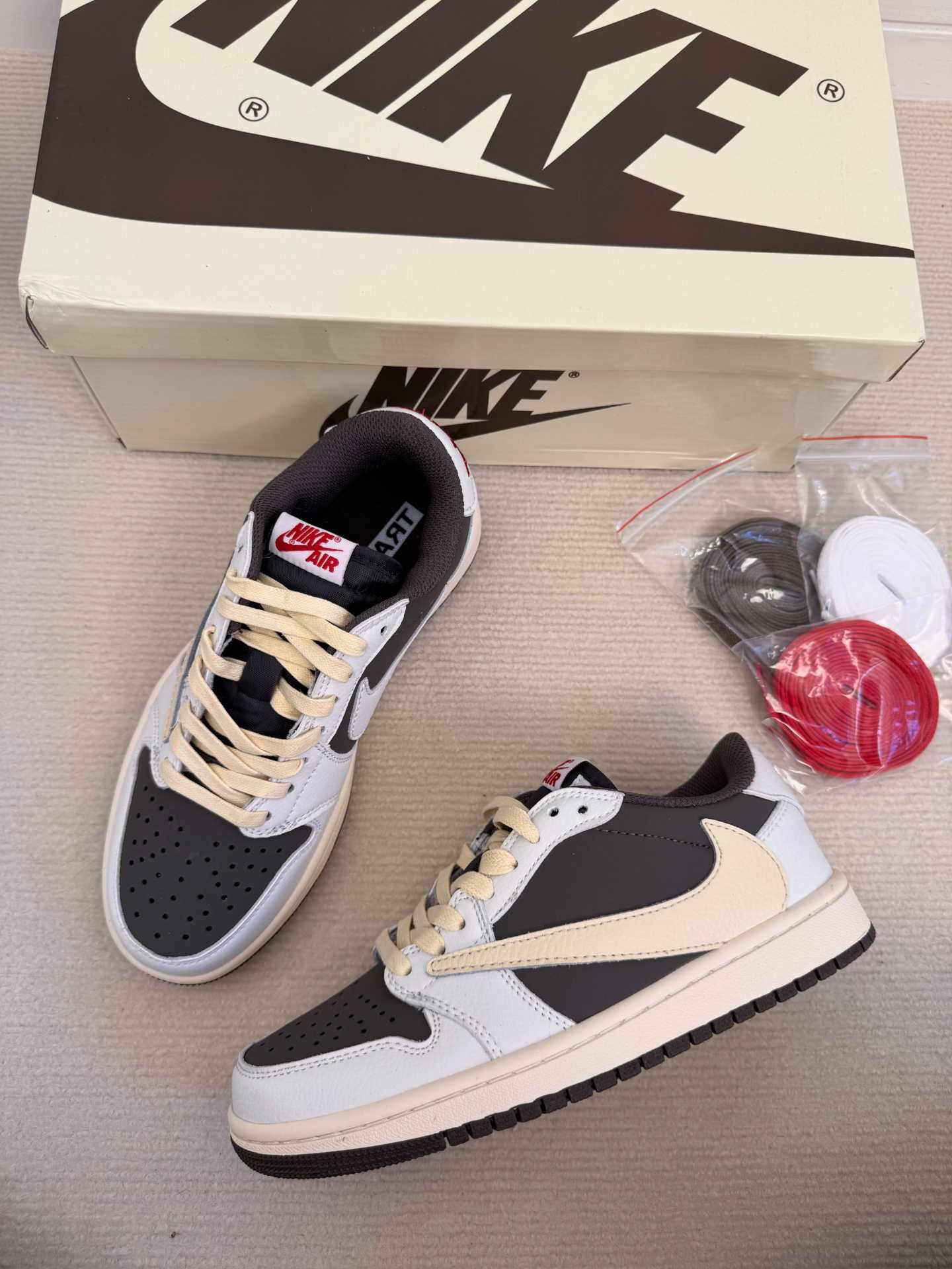 Travis_Scott/Buty_Jordan1_Retro_Low_OG_SP Unisextrampki R.41