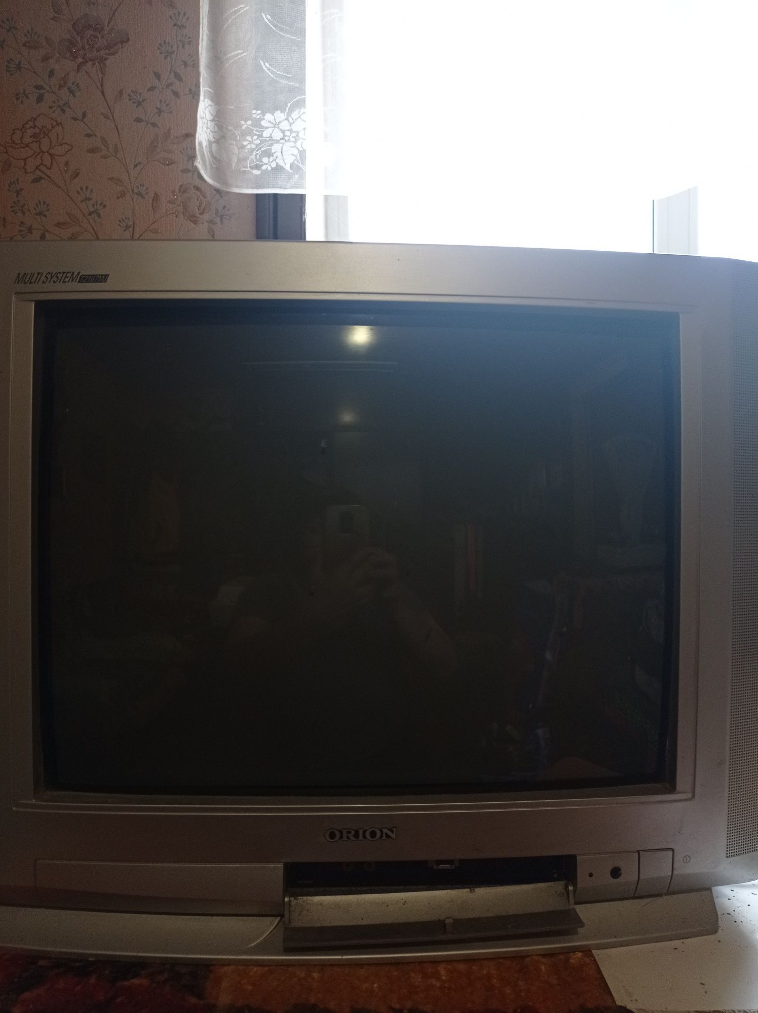 Телевізор в кімнату