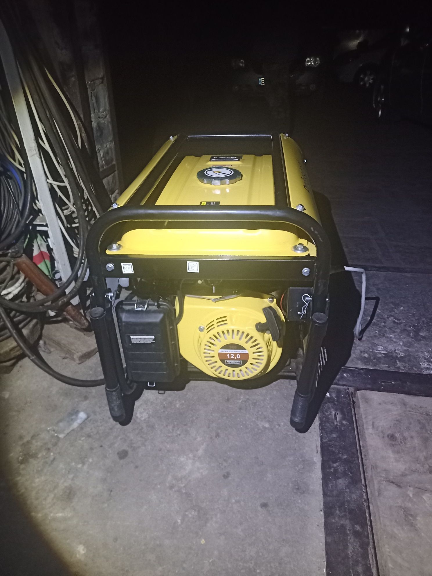 Генератор бензин 3.8KW/230v.  7.2KW/400v.