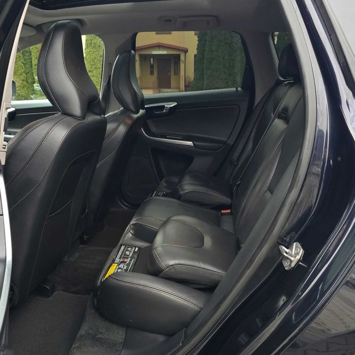 Volvo XC60      2016