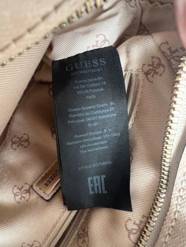Torebka pikowana kremowa guess crossbody