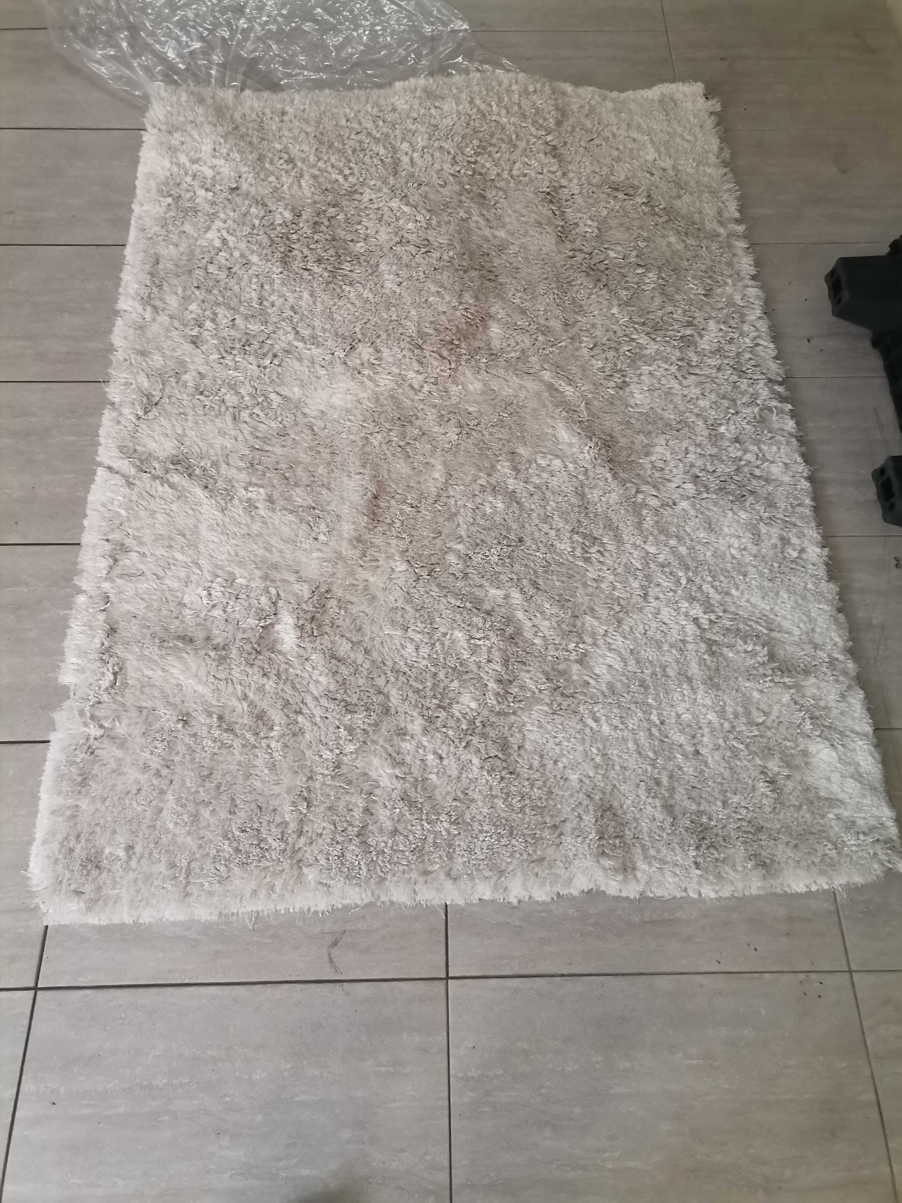 3 Carpetes shaggy Macao e 1 carpete patchwork vermelha preta e cinza