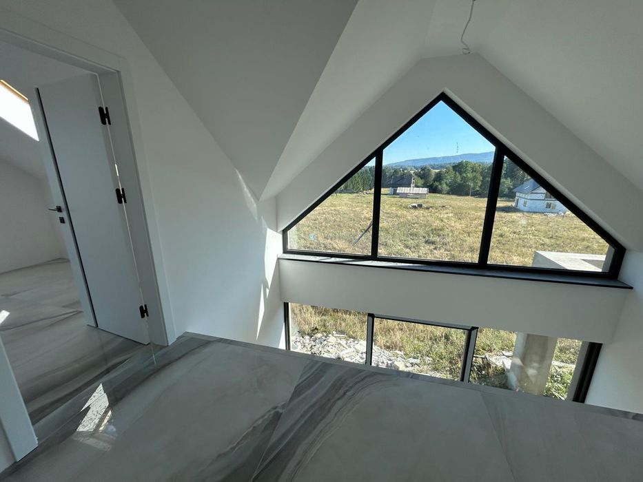 Nowoczesny dom w pięknej i spokojnej okolicy