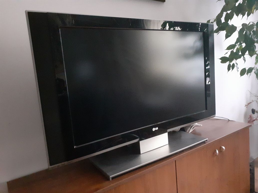 Telewizor LG 42" HDMI + Xiaomi Mi Box S 2 Gen Smart + Komoda 160cm
