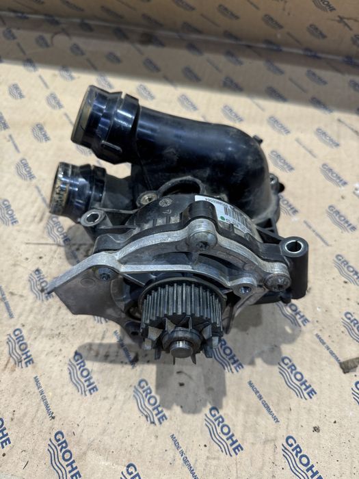 Корпус масляного фильтра Ауди А4 Б8 електро помпа водяная Audi A4 B8