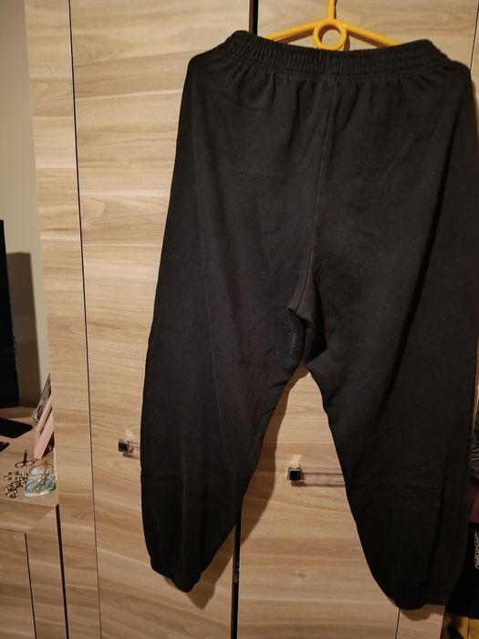 Spodnie dresowe u dołu na gumkach