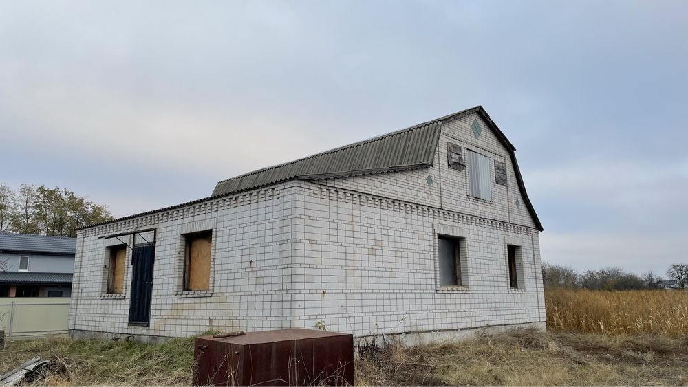 Продається земельна ділянка з будинком с.Рогозів