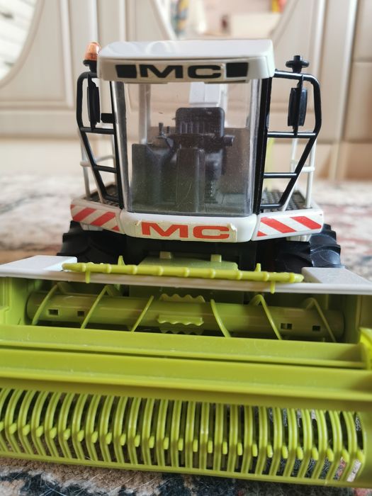 Комбайн, фермерська техніка, сільськогосподарська техніка