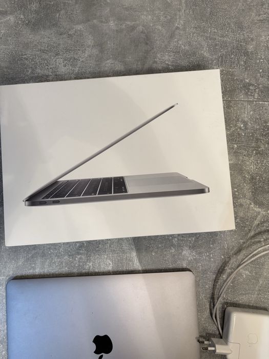 Apple Macbook Pro A1708 / i5 / 8GB Ram/ 128GB / 13,3 Retina