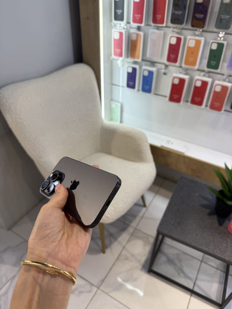 Used iPhone 15 pro 256Gb. (Black)