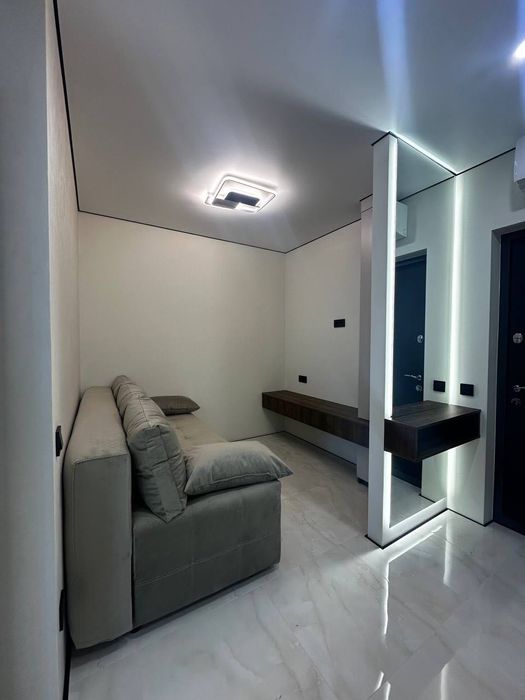 Продаж готової 1 км квартири біля парку та озера