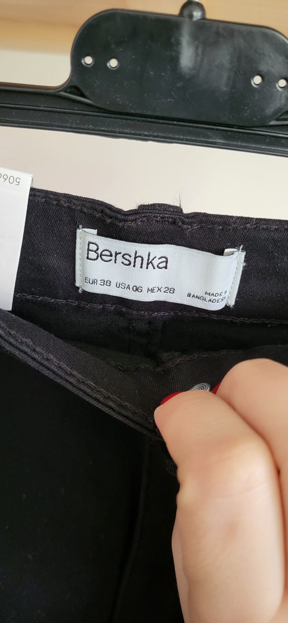 Jeansy z wysokim stanem Bershka 38