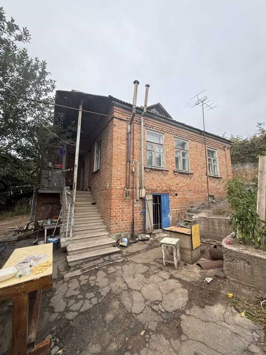 Добротний будинок в центрі міста