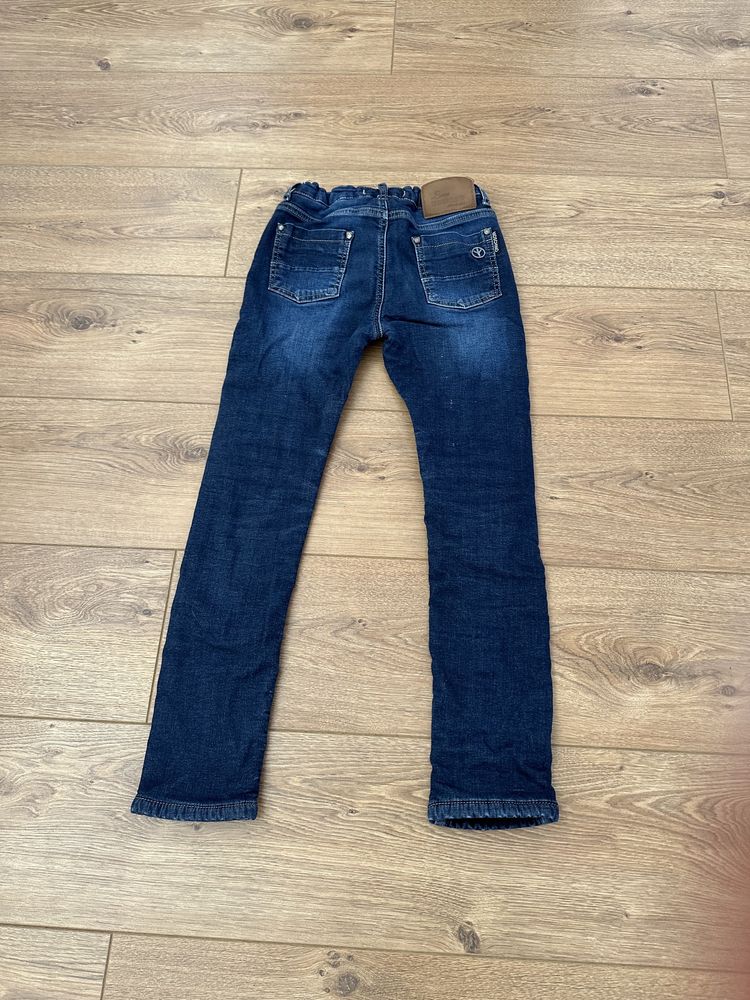 Продам детские джинсы на флисе 140р 152 р