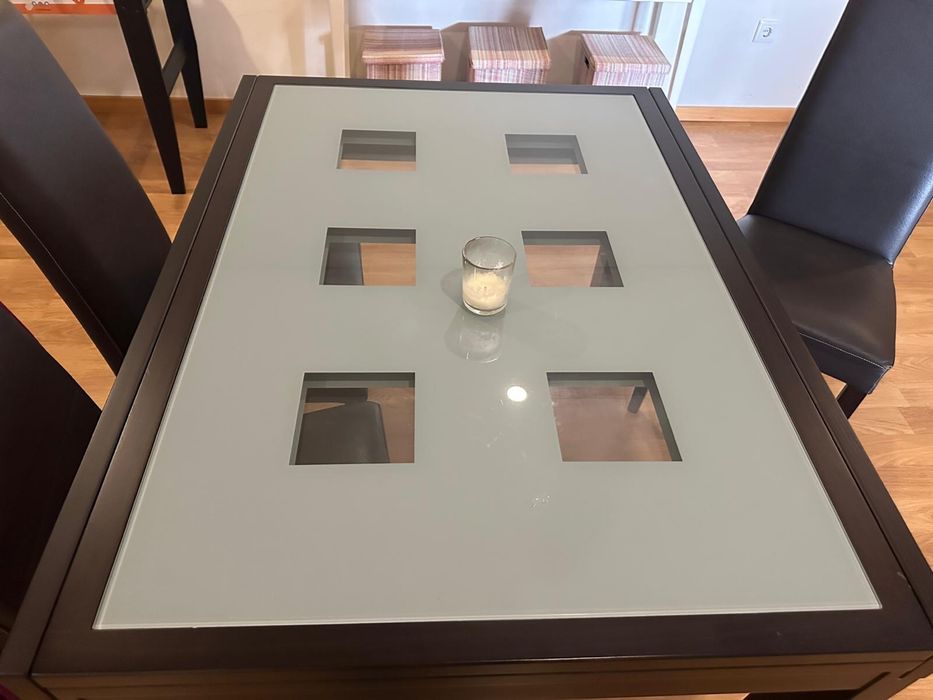 Mesa de jantar extensível com 4 cadeiras