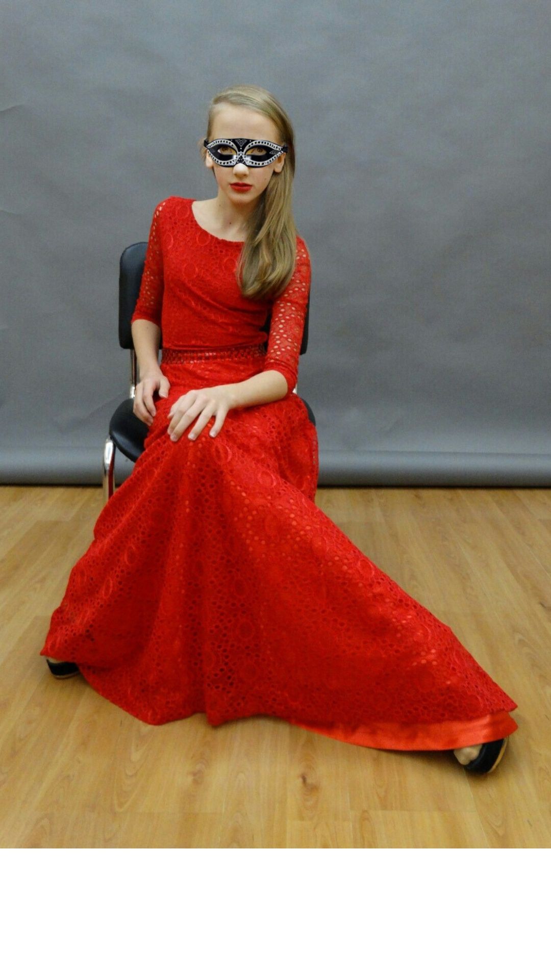 Продам сукню червону для випускного
