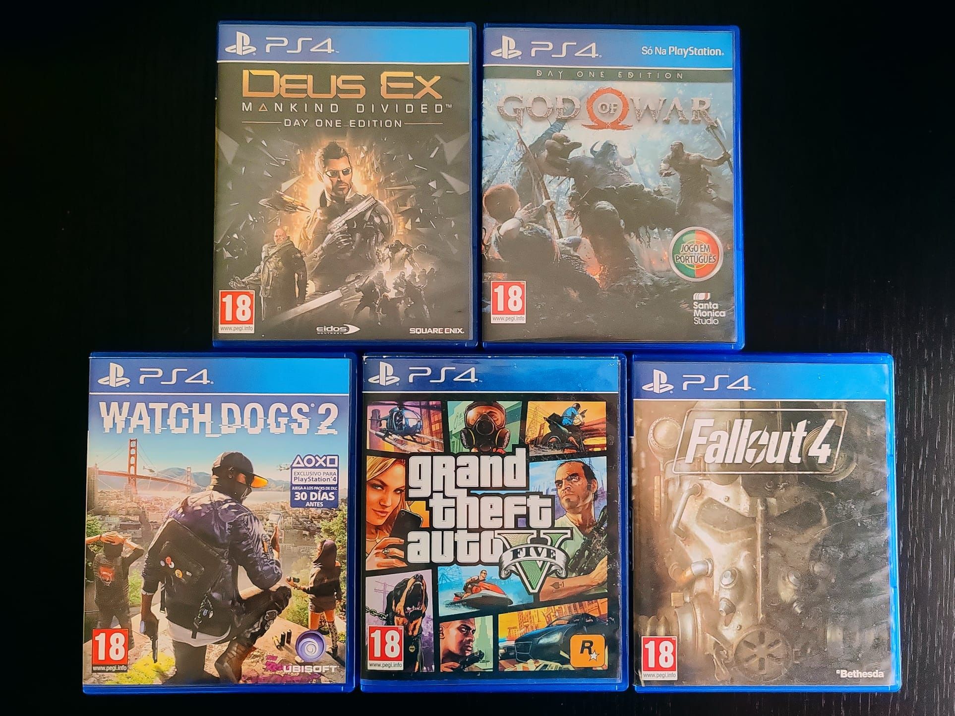 PS4 Slim de 1Tb com 2 comandos e 5 jogos.