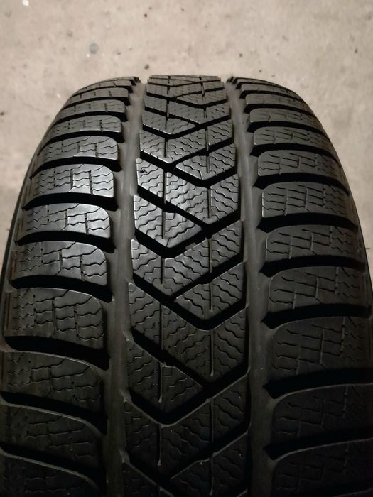 NIE NAPRAWIANE opony zimowe Pirelli 235/65/17.