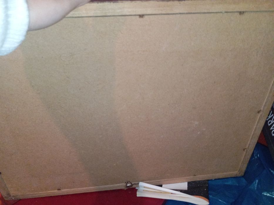 Pintura desenho assinado metade do vidro lá  ao consigo tirar