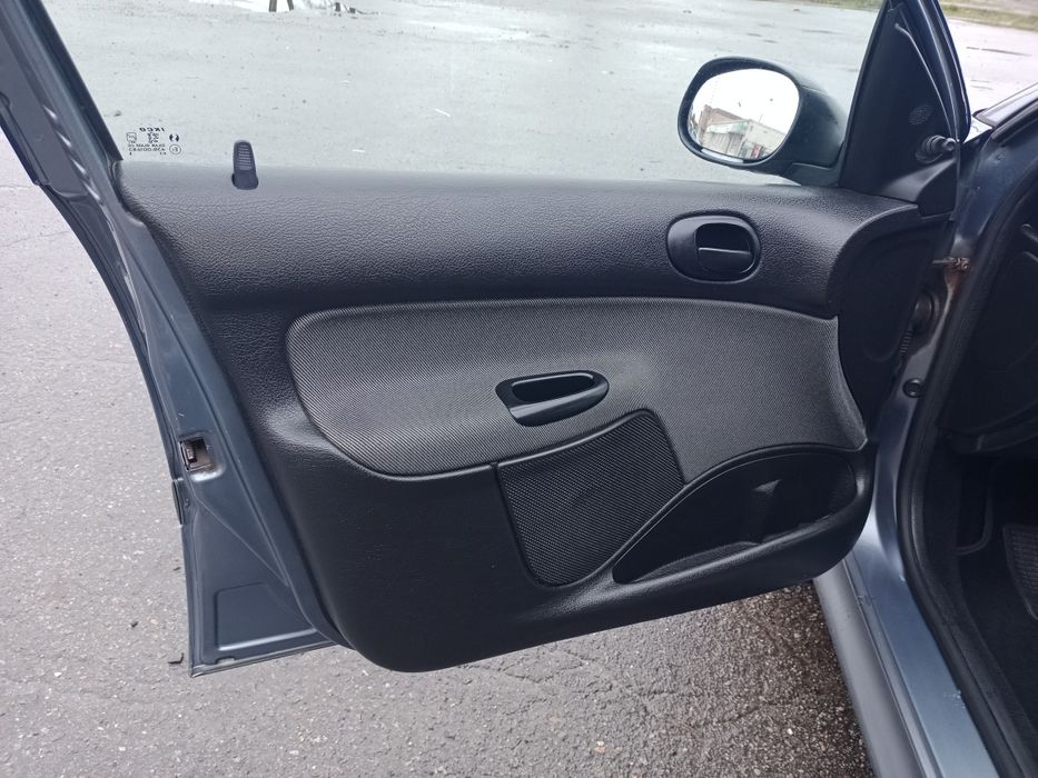 Peugeot 206 2009р 1.4 ГБО 1власник з салону