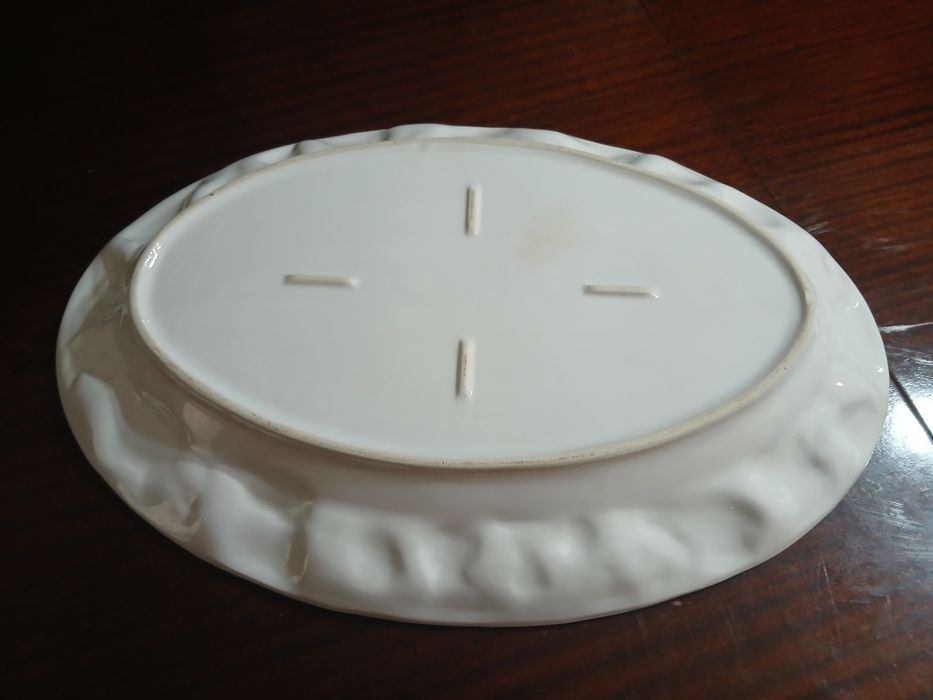 Travessa oval de porcelana
