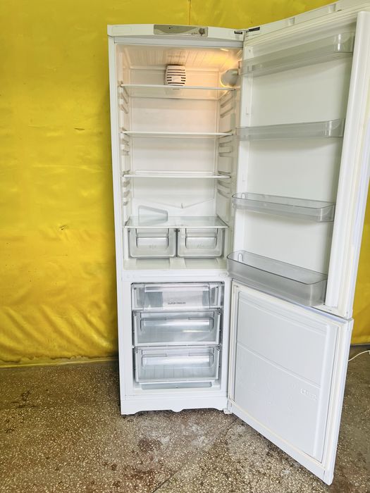 Двухкамерный холодильник Ariston RMBA1185