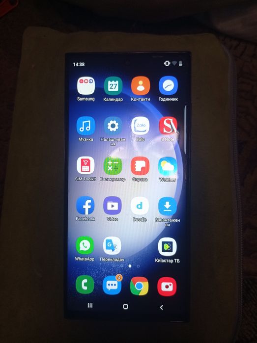 Продам телефон самсунг с23 ультра користувався дві неділі ідеальний ст