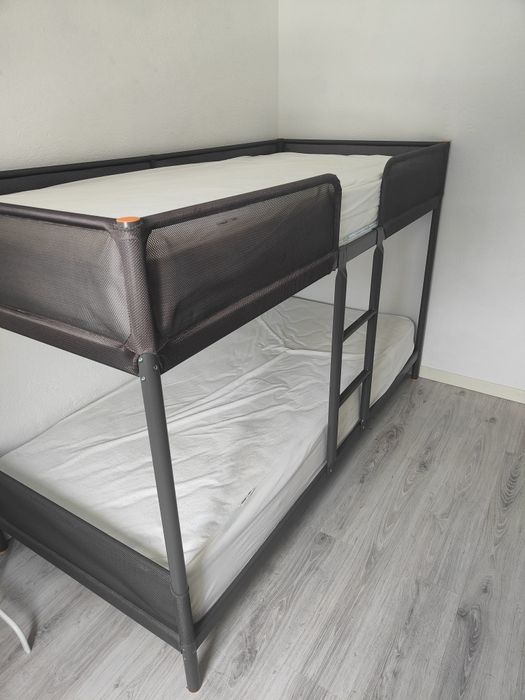 Beliche TUFFING IKEA com 2 colchões