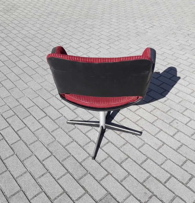 Fotel obrotowy muszelka PRL Vintage design lata 70