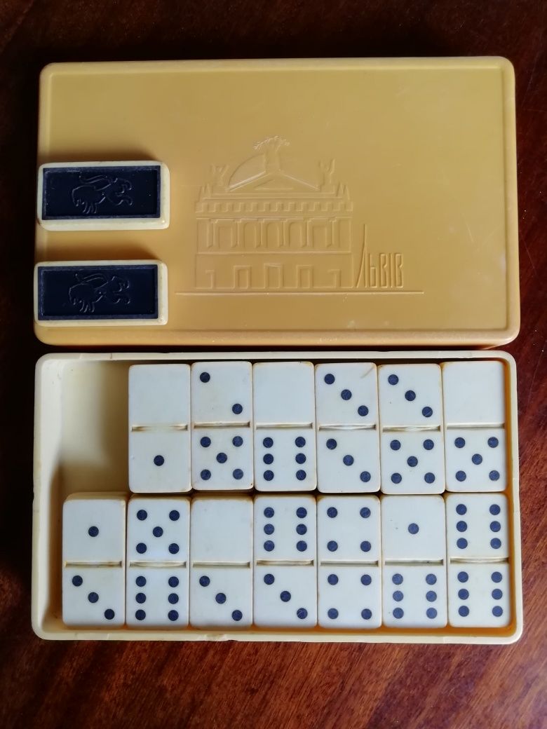 Шахматная доска, шашки, домино, шах. фигуры