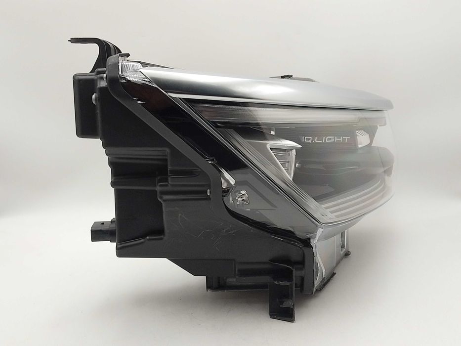 VW AMAROK 2 II 22- Lampa Przednia Prawa Reflektor Full LED IQ EUROPA