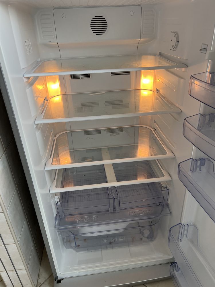Frigorífico BEKO 500L com dispensador de água – Usado em bom estado