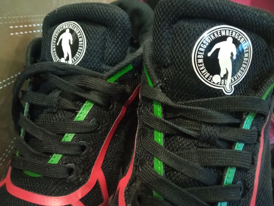 Продам оригинальные кроссовки Bekkenbergs .