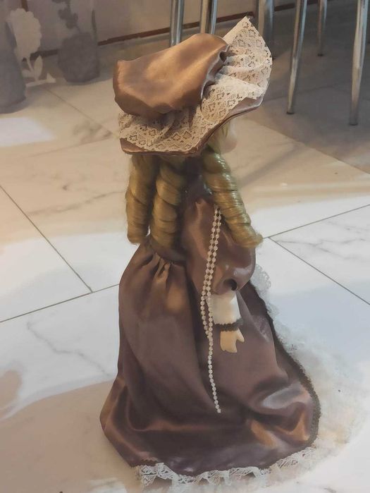 Porcelanowa Lalka