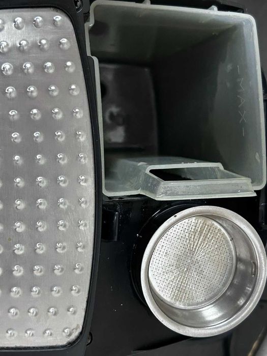 Кавоварка DeLonghi EC145