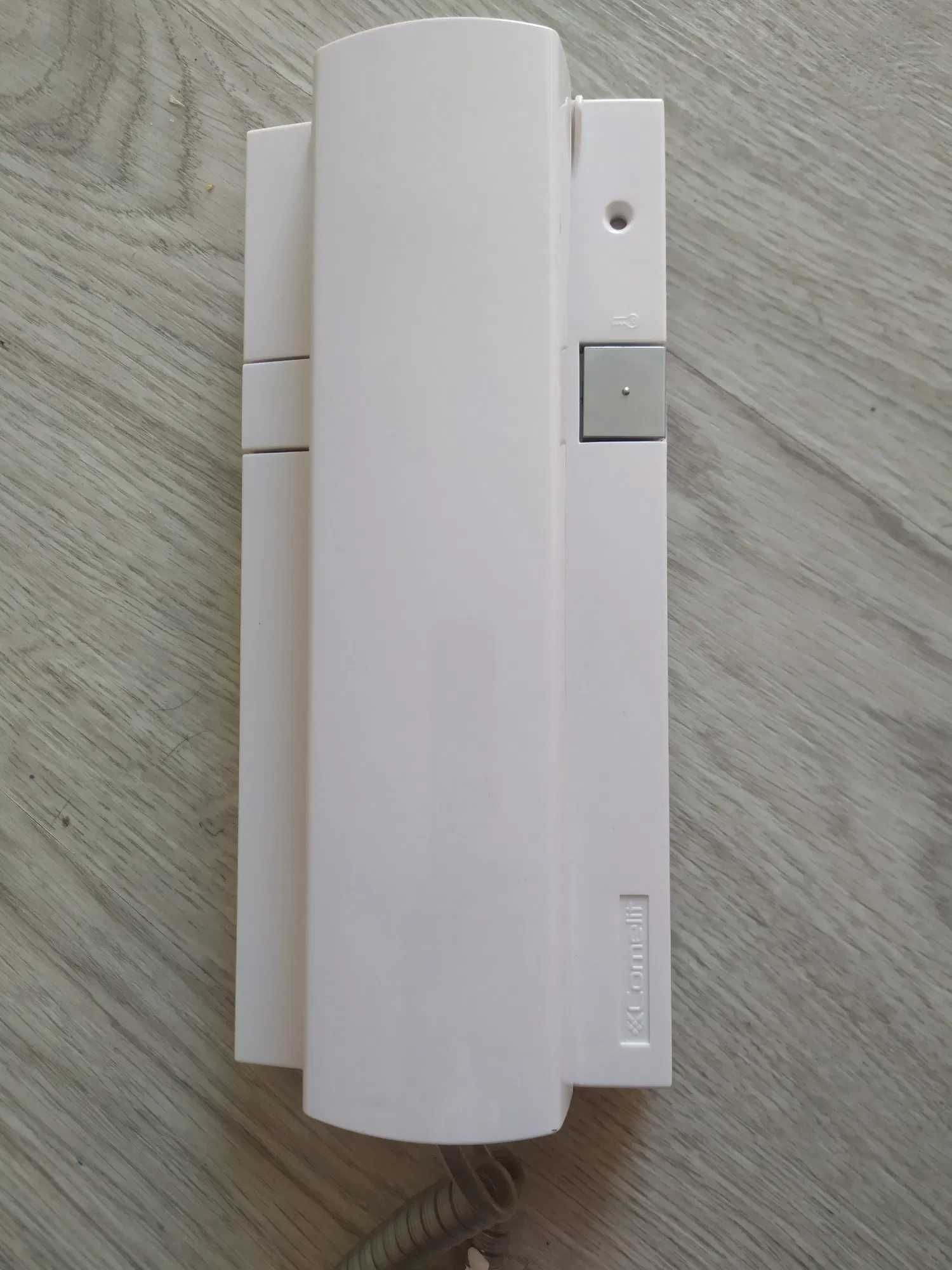 Vários equipamentos Comelit ( Alimentadores e Telefones )