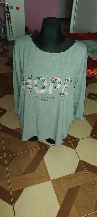 Bluza szara z napisami kwiaty