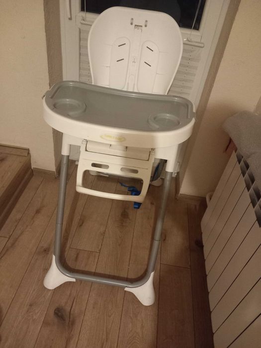 Krzeselko do karmienia ze stolikiem
