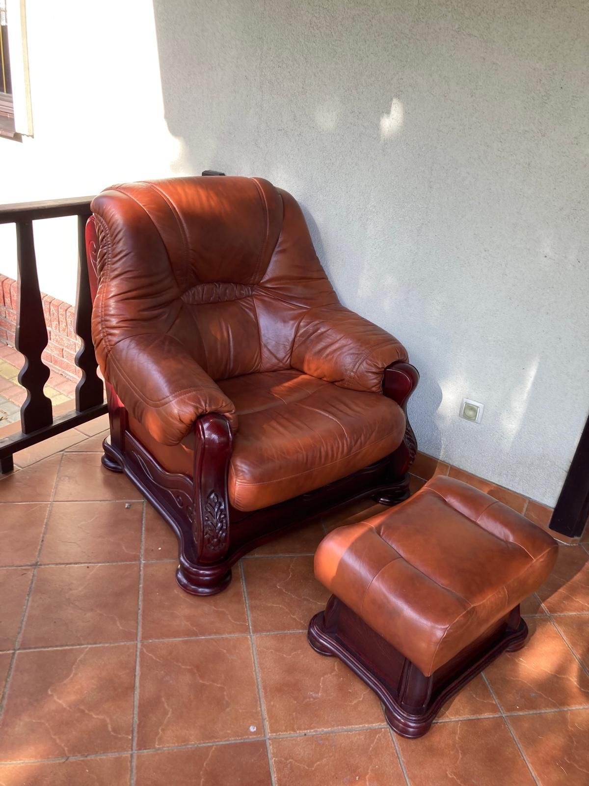 Stylowy zestaw wypoczynkowy skórzany - sofa, fotel i pufa