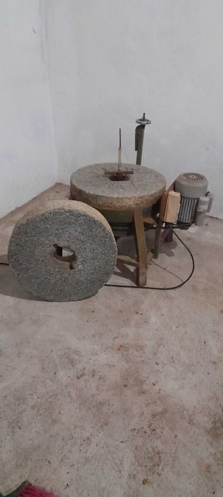 Moinho de milho, impecável.