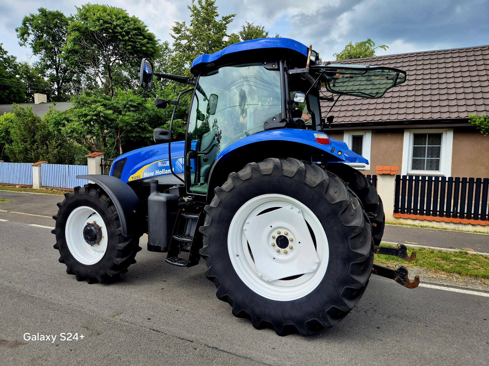 New holland t6050 tm 135 claas nn massey ferguson  nn john deere zetor