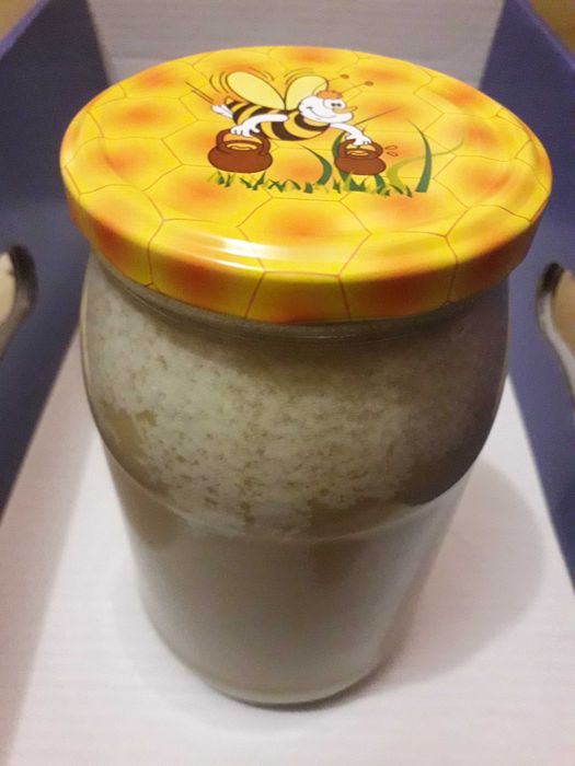 Pyszny i zdrowy naturalny miód pszczeli