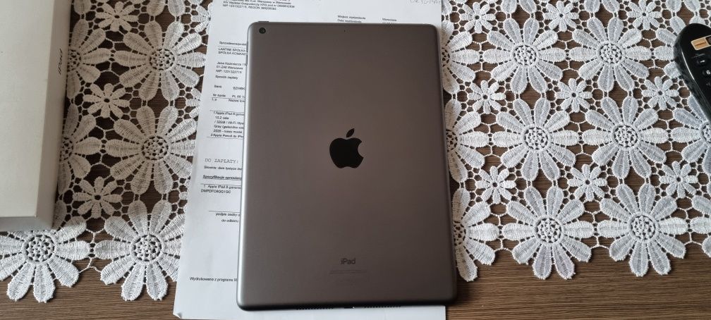 Ipad 8 generacji 32 GB space gray.
