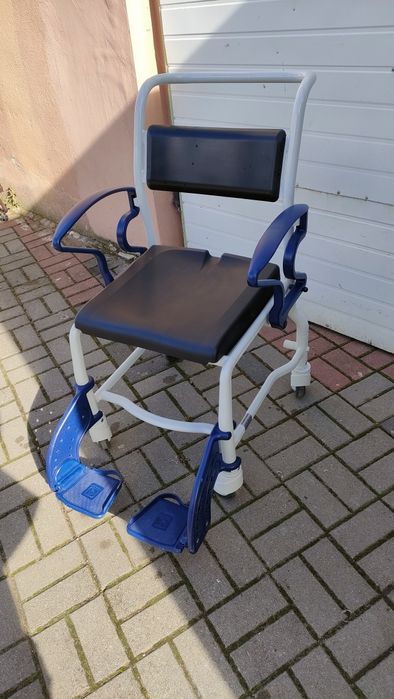 Wózek, krzesło prysznicowe Rebotec.