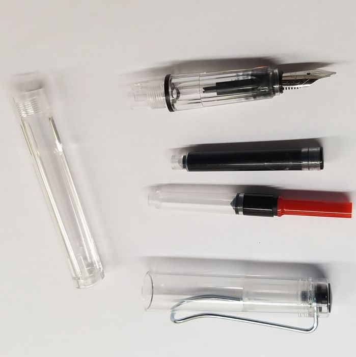 Canetas para caligrafia.