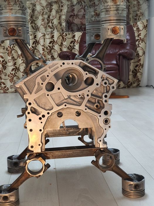 Стол из блока цилиндров v6 lexus)